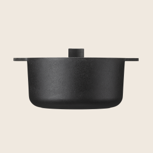 5-liter Dutch Oven with Lid from Skeppshult's Noir Collection.
